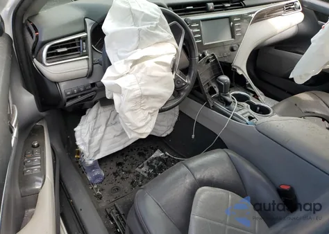 2018 Toyota Camry L z USA, uszkodzony, nr VIN 4T1B11HK9JU016401